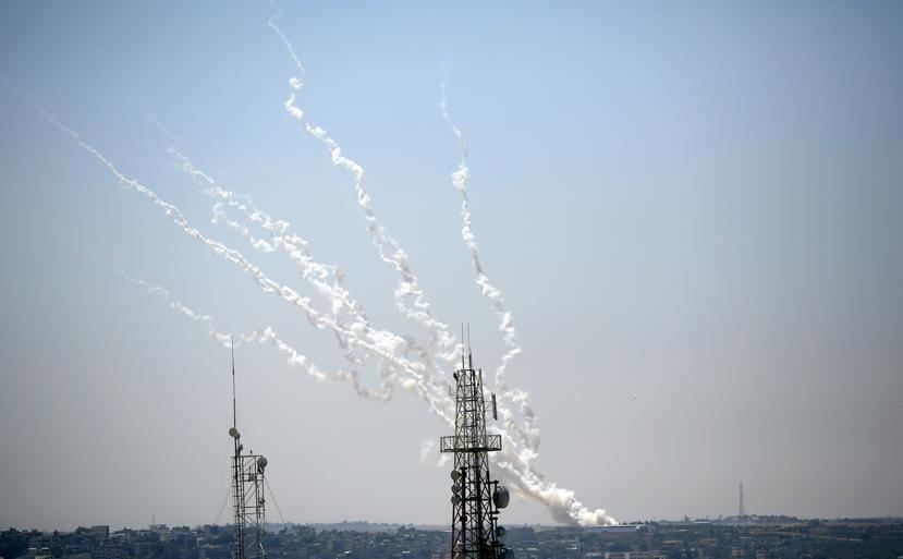Se lanzan cohetes desde la Franja de Gaza a Israel, el jueves 13 de mayo de 2021.