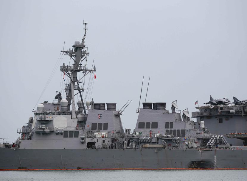 El USS John McCain colisionó el lunes con un petrolero cuando navegaba a Singapur. (AP)