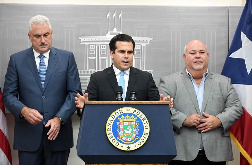 Ricardo Rosselló (centro) dijo que se trabaja para alcanzar un acuerdo con la JSF respecto al presupuesto para el año fiscal 2018-2019.