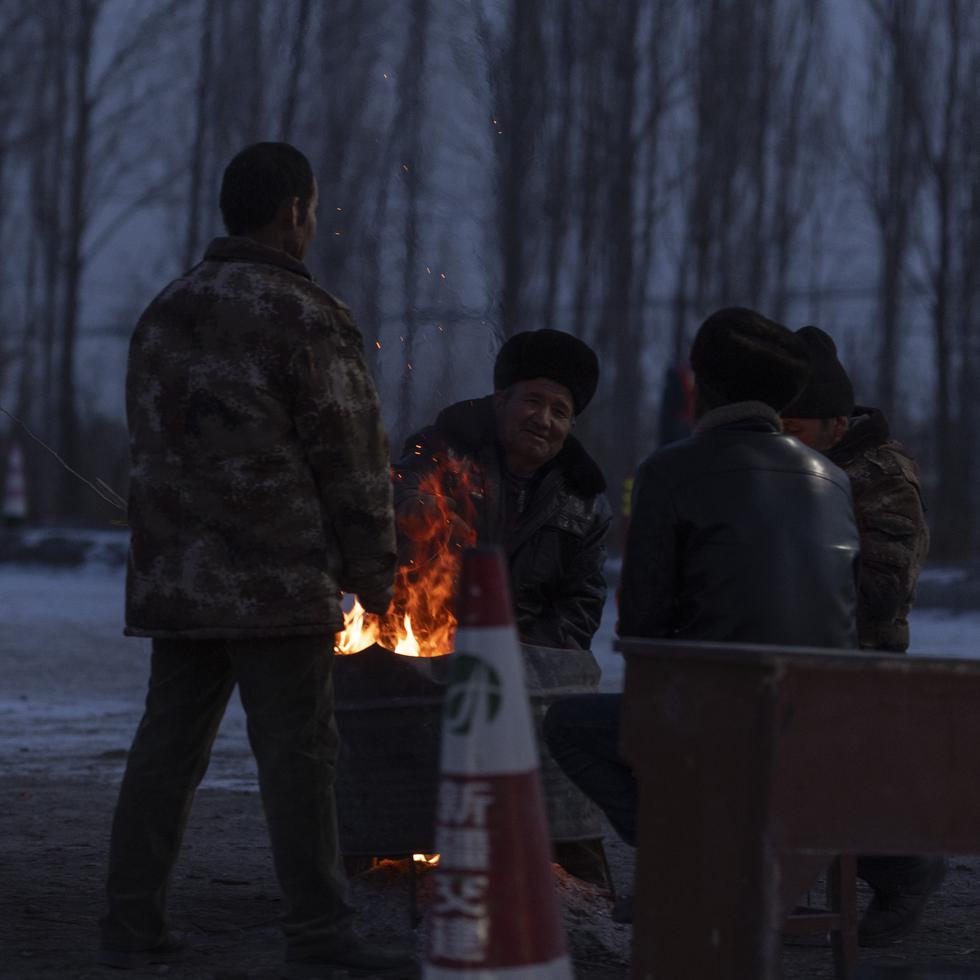 Un poderoso sismo remeció una zona poco poblada de la región occidental china de Xinjiang, donde causó unas pocas muertes y dañó o derribó más de 120 viviendas en pleno invierno.