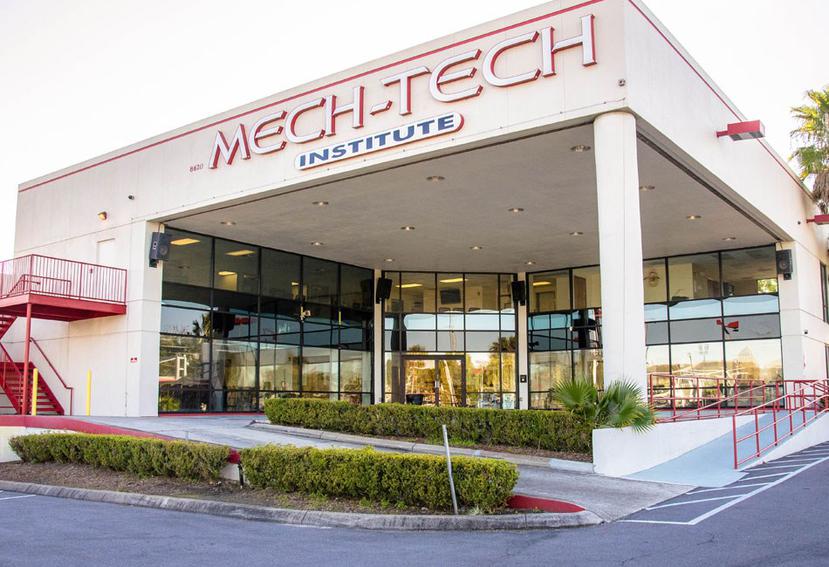El recinto de Orlando de Mech-Tech está enclavado en una amplia propiedad que antes era un concesionario de autos.
