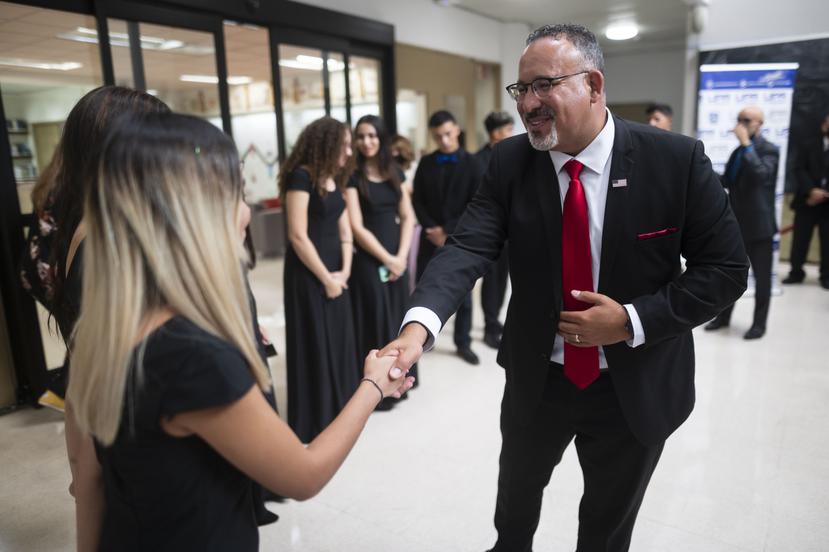 Eight students - seven still studying and one who recently graduated from the Carolina campus – met yesterday with federal Education Secretary Miguel Cardona.