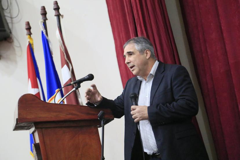 El presidente de Biocubafarma, Eduardo Martínez, explicó que el fármaco cubano es capaz de suplir la deficiencia de interferón que causa el coronavirus en el organismo humano. (Foto: Twitter / Biocubafarma)