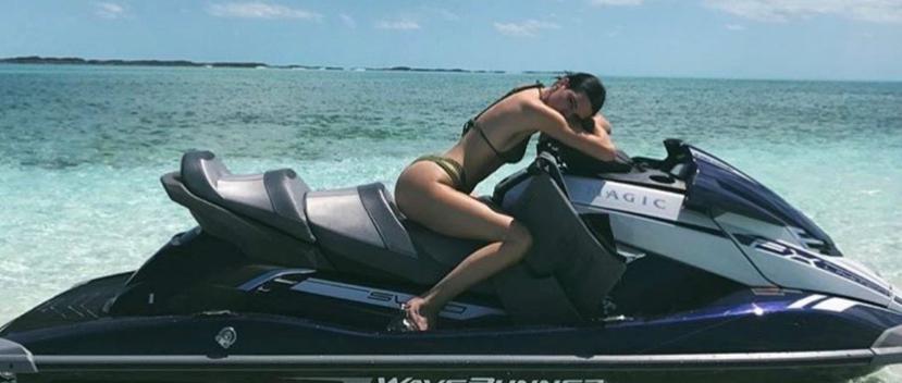 Kendall Jenner es una de las celebridades que más muestra la pose del "womanspreading". (Foto: Captura de Instagram)
