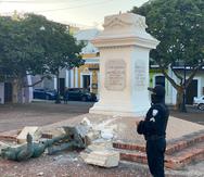 Así quedó destruida la estatua de Juan Ponce de León en el Viejo San Juan.