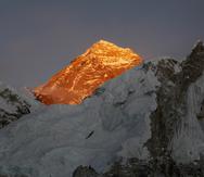 En esta imagen de archivo, tomada el 12 de noviembre de 2015, el Everest visto desde el Kalapatthar, en Nepal.