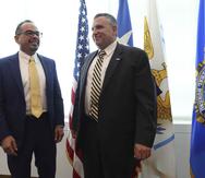 Rafael Riviere Vázquez junto al saliente jefe del FBI en Puerto Rico, Douglas Leff, a la izquierda.
