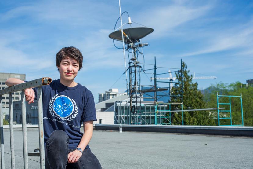 Fotografía cedida este viernes, por la Universidad de Columbia Británica en Canadá que muestra a la estudiante de astronomía Michelle Kunimoto. (EFE)