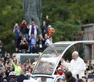 Una gigantesca masa humana se acercó a la avenida Benjamin Franklin, la principal de Filadelfia, para presenciar la misa del papa Francisco, que puso fin al VIII Encuentro Mundial de las Familias.(Agencia EFE)