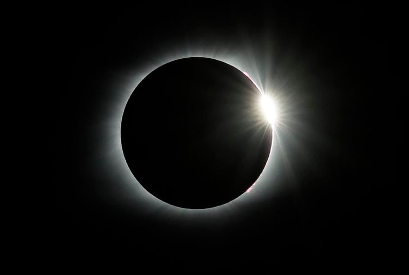 El histórico eclipse solar total deslumbra a millones de personas