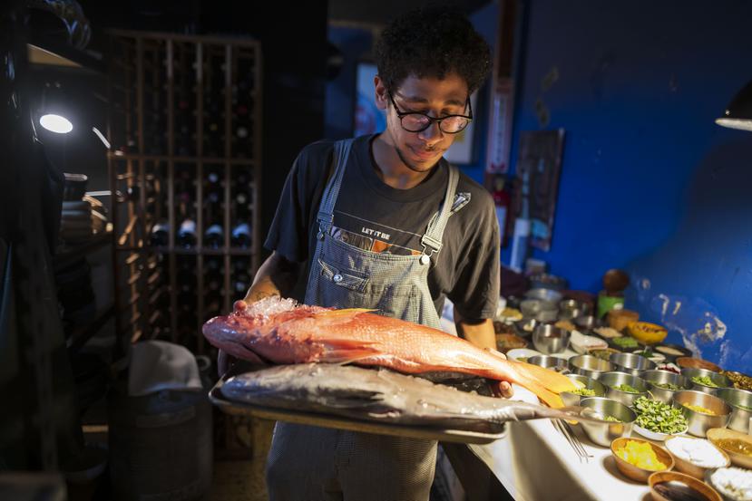 Orujo Taller Gastronómico utiliza en su mayoría productos e ingredientes locales, como es el caso del pescado fresco.