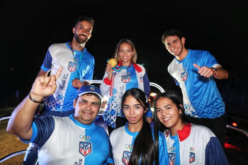 El equipo de tenis de mesa de los Juegos Panamericanos participó de una caravana hasta el pueblo de Utuado.