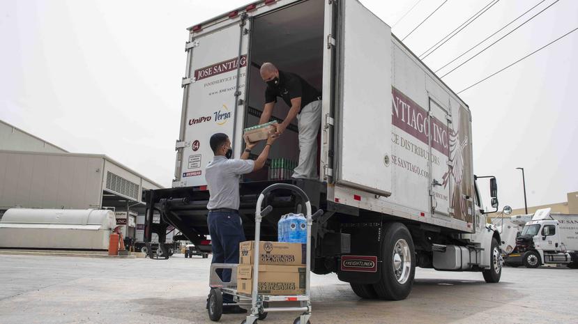El mínimo de compra para poder recibir a domicilio  productos distribuidos a través de José Santiago, Inc., es de $200, y sus 70 vehículos llegan a los 78 municipios de la isla.