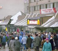 Foto de archivo de la apertura de McDonald's en Moscú, el 31 de enero de 1990.