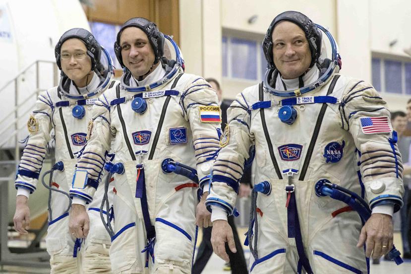 Bresnik, Ryazansky y Nespoli pasaron 139 días a bordo del laboratario espacial orbital. (The Associated Press)