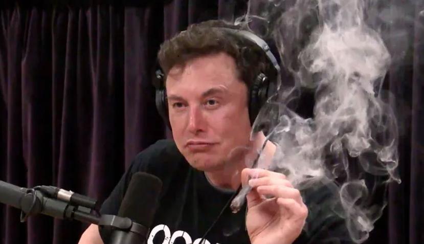 Esta entrevista fue concedida por Elon Musk al cómico Joe Rogan en septiembre (YouTube / Nicolás Taphthartharath).