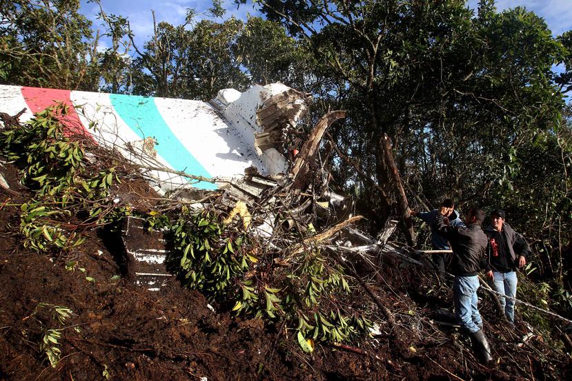 Restos del avión accidentado que transportaba al equipo brasileño de Chapecoense. (EFE)
