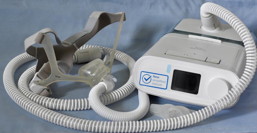Una máquina para el apnea del sueño de Philips.