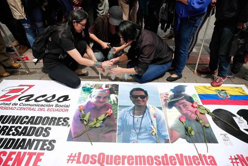 Una  manifestación en rechazo al asesinato del equipo periodístico del diario El Comercio secuestrado el 26 de marzo de 2018 en la frontera con Colombia. (EFE)