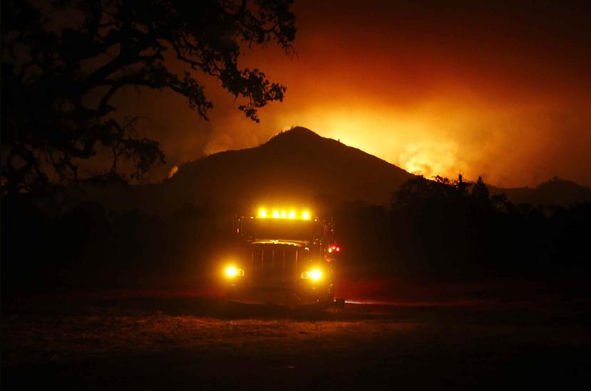 Octubre es tradicionalmente en California un mes de alto riesgo de incendios por los conocidos popularmente como "vientos del diablo". (AP)