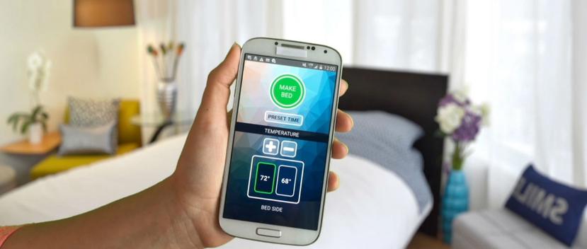 Un “app” para teléfono celular permite controlar y programar la temperatura individual de cada lado del edredón y activar la función “hacer la cama”, que extiende el edredón automáticamente por la mañana. (Foto: Samrtduvet)