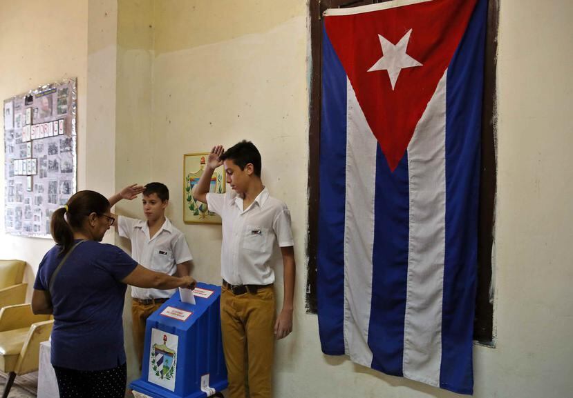 Más de ocho millones de cubanos están llamados hoy a las urnas para votar por los delegados municipales del poder popular. (EFE / Alejandro Ernesto)