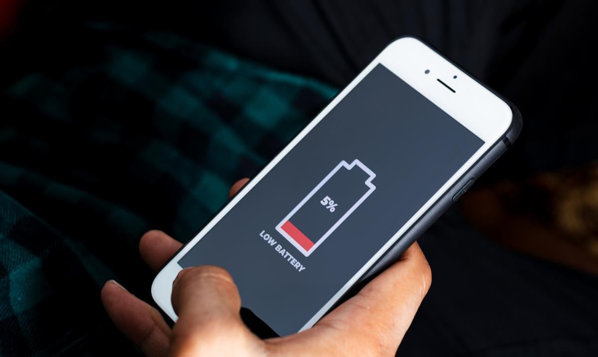 What percentage of battery should a cell phone be charged so that it lasts longer?