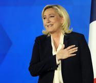 Una foto de archivo en la que Marine Le Pen habla después de que se anunciaran las primeras proyecciones de resultados de la segunda vuelta de las elecciones presidenciales francesas en París, el domingo 24 de abril de 2022.