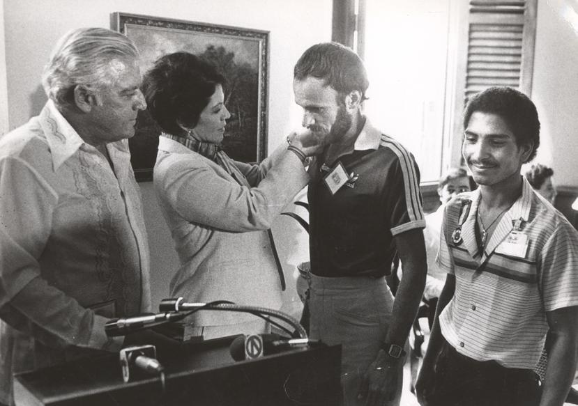 El boxeador  Rafael “Fito”  Ramos, a extrema derecha, en un reconocimiento en 1983 con el entonces gobernador Carlos Romero Barceló, la primera dama Kate Donnelly y el maratonista Peco González.