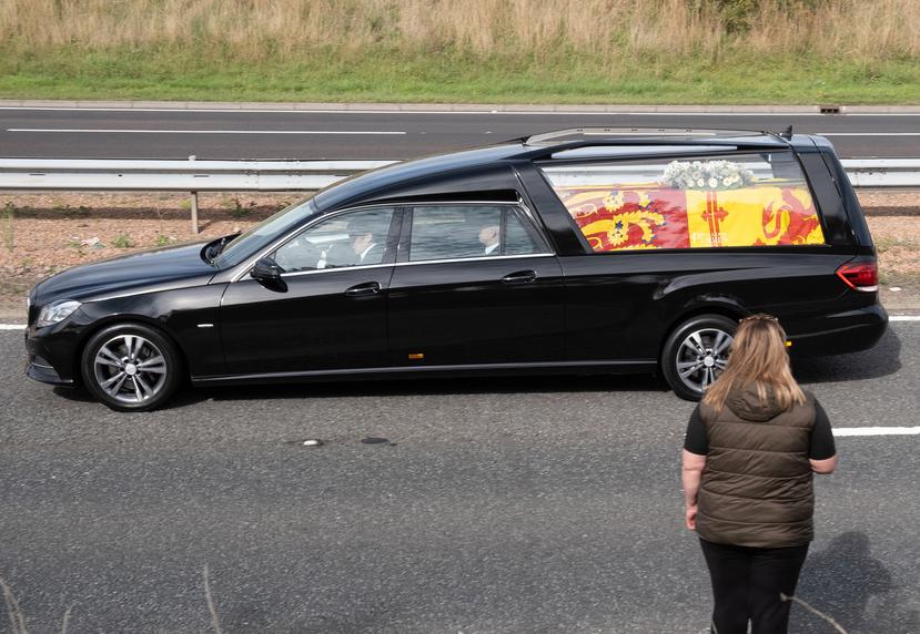 Imagen de 11 de septiembre del coche fúnebre que lleva el ataúd de la reina Elizabeth II.