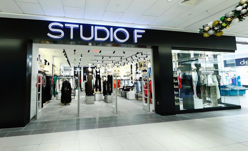 La marca pertenece a STF Group, una de las principales empresas dentro del sector de la moda en Colombia.