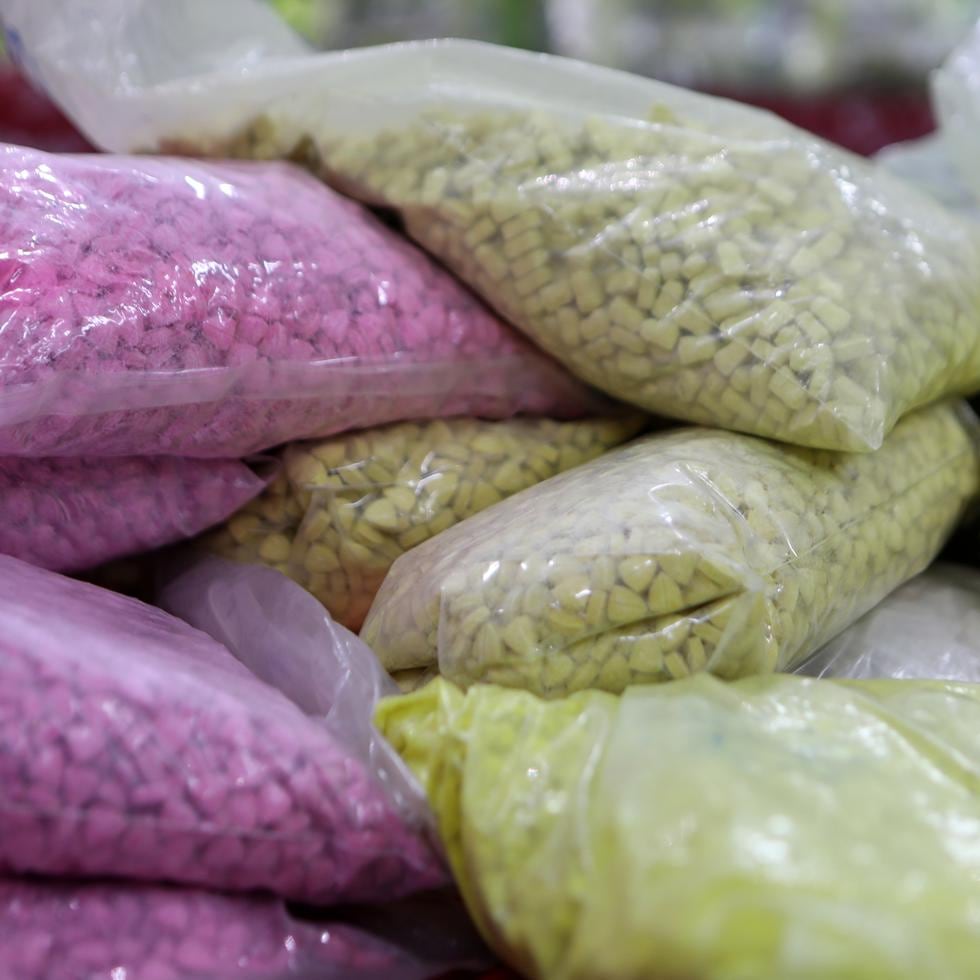 Además de las píldoras multicolores de fentanilo, las autoridades incautaron "cantidades significativas" de cristales de metanfetamina, así como cocaína y fentanilo en polvo. Imagen de archivo.