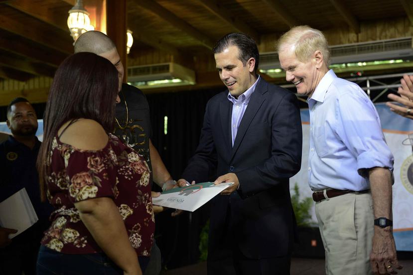 El gobernador Ricardo Rosselló junto al senador demócrata, Bill Nelson.