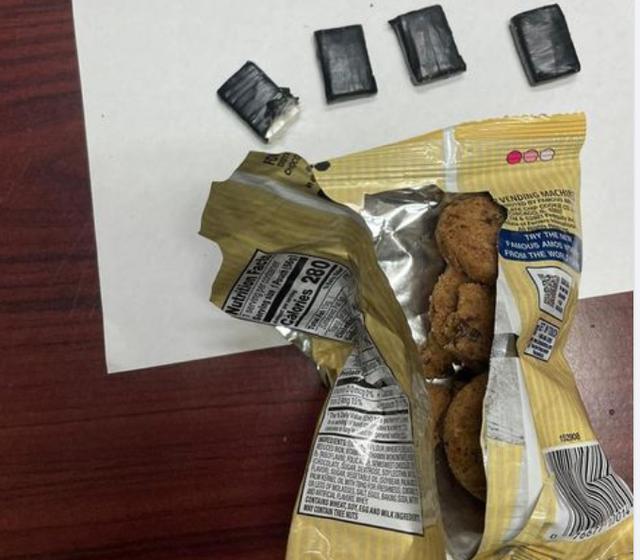En bolsas de galletas y en salsa para "nuggets": así entran la droga en las cárceles de Puerto Rico