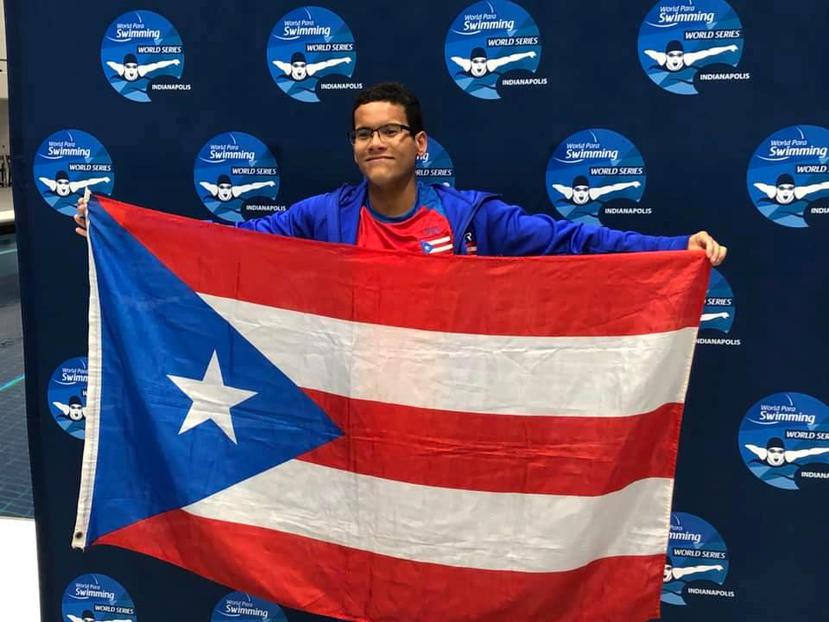 Javier Hernández es el abanderado de la delegación boricua y miembro del equipo de   natación  de Puerto Rico. (Facebook / Javier Hernández)