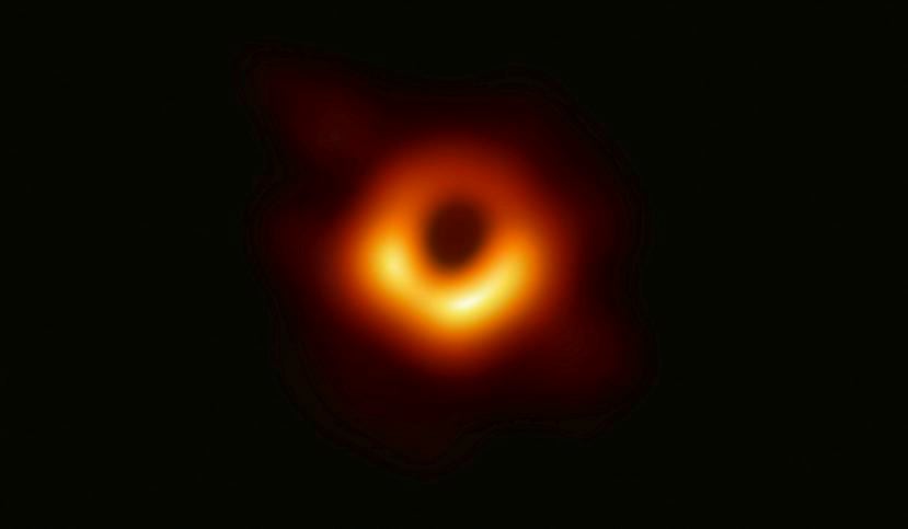La imagen difundida el miércoles 10 de abril por el telescopio Event Horizon muestra un agujero negro. (Event Horizon Telescope Collaboration/Maunakea Observatories vía AP)