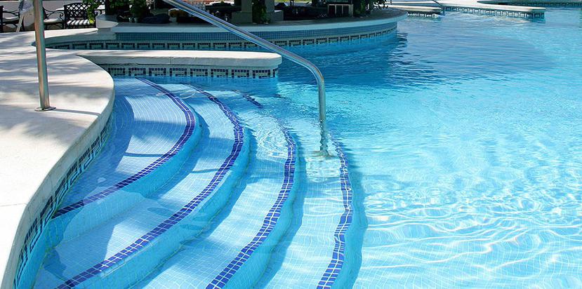 En un estudio anónimo, 19% de los adultos admitieron haber orinado en una piscina. (GFR Media)