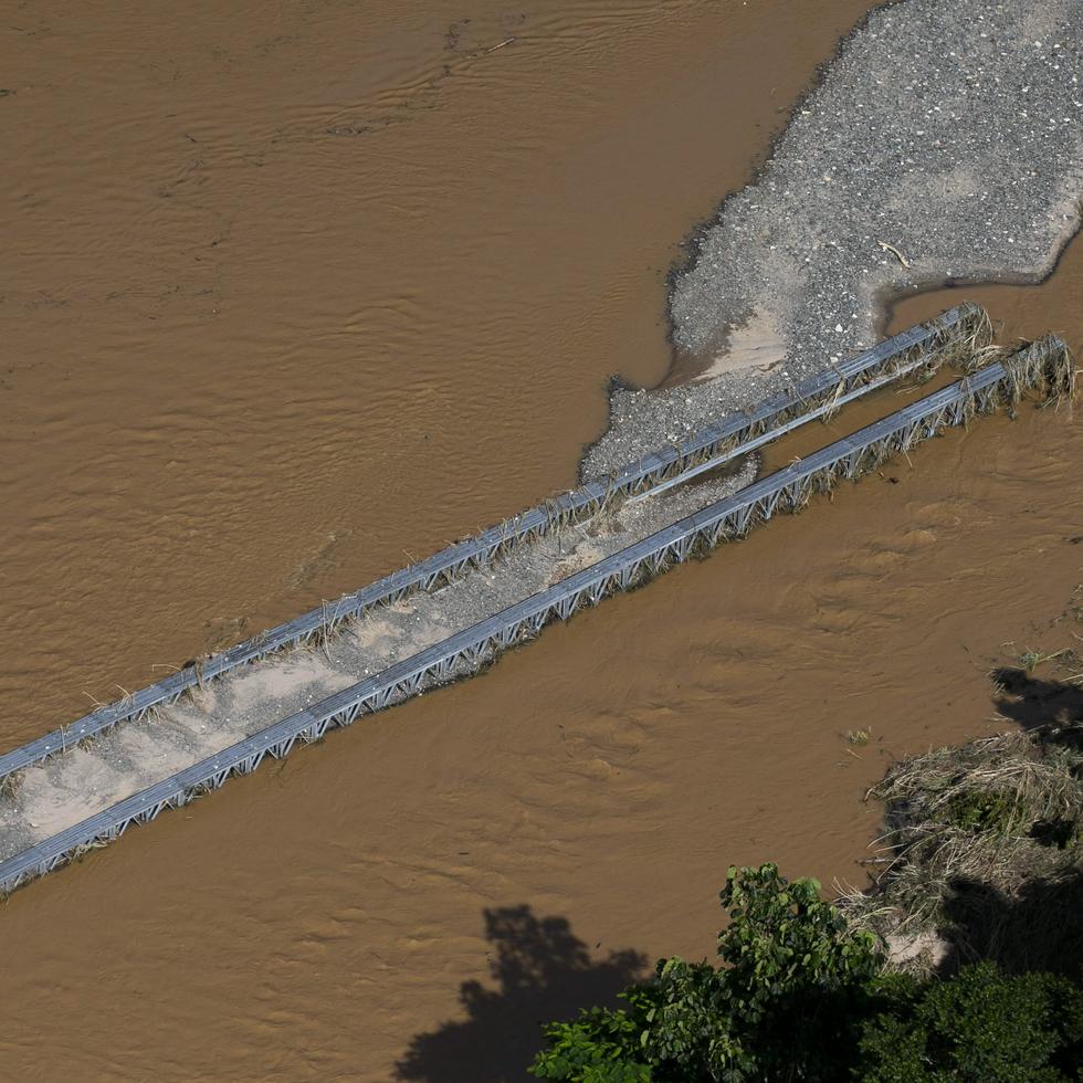 Un puente provisional fue arrastrado por el Río Grande de Arecibo en la PR-627 de Arecibo.
