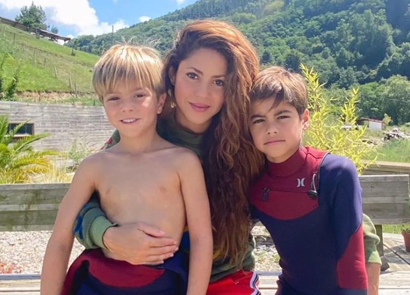Shakira y sus hijos Sasha y Milan.