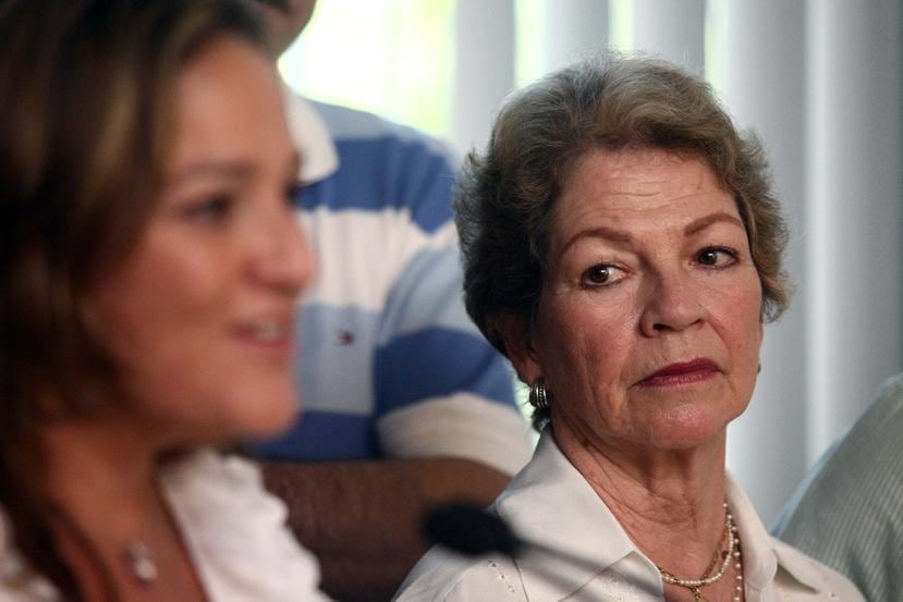 Kate Donnelly, derecha, observa a su hija Melinda Romero en una actividad el 7 de junio de 2009 en San Juan.
