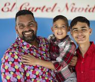 Ismael Vélez de la Rosa, padre adoptivo de Ismael Isaac -a la izquierda- e Ismael Hakan, contó a El Nuevo Día la felicidad que los menores irradian en su hogar.