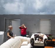 En la foto Evelyn Cardín perdió el techo de su residencia en el Barrio Pasto, donde vive también su hermana Delia Cardín.