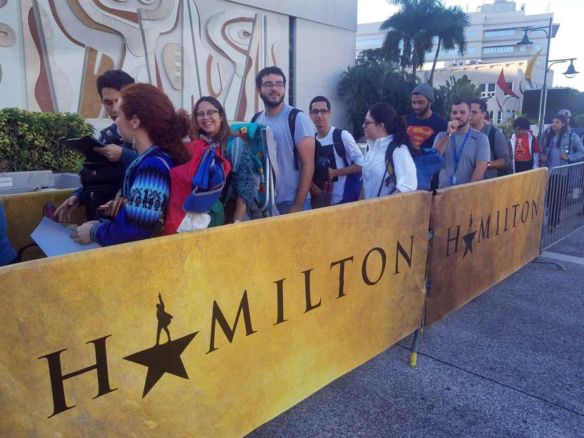Desde anoche, los universitarios estaban apostados en los predios del Centro de Bellas Artes de Santurce.