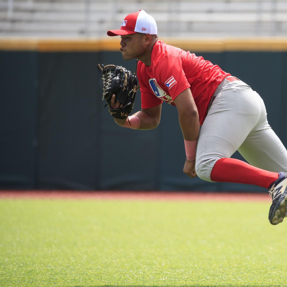 Abimelec Ortiz, aquí en un 'showcase' de prospectos en el 2020, perfila como una de las principales promesas del béisbol puertorriqueño.
