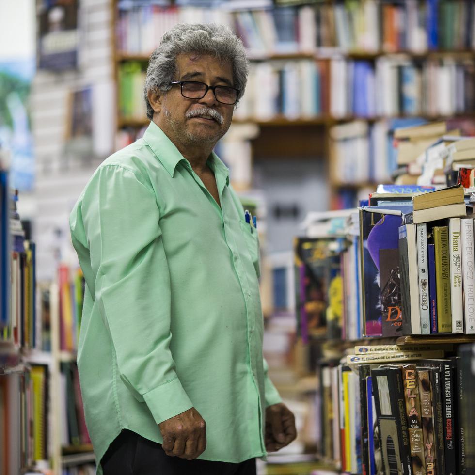 En una foto de agosto de 2018, Norberto Gonzalez en su librería ubicada en la avenida Ponce de León en el casco urbano de Río Piedras.
Foto: Dennis M. Rivera Pichardo