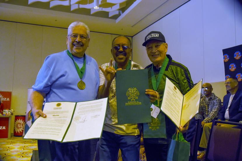 De izquierda a derecha, Johnny “El Dandy” Rodríguez, Tito Allen y Adalberto Santiago, integrantes de la Orquesta Típica 73’.