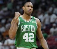 Al Horford (42) y los Celtics regresarán el sábado a Boston con la serie nivelada a un juego.