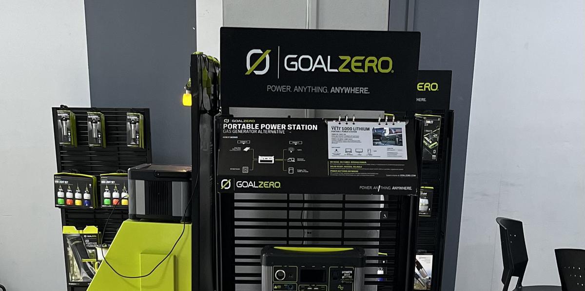 Goal Zero se dedica a la manufactura de placas solares y baterías recargables para energizar electrodomésticos.