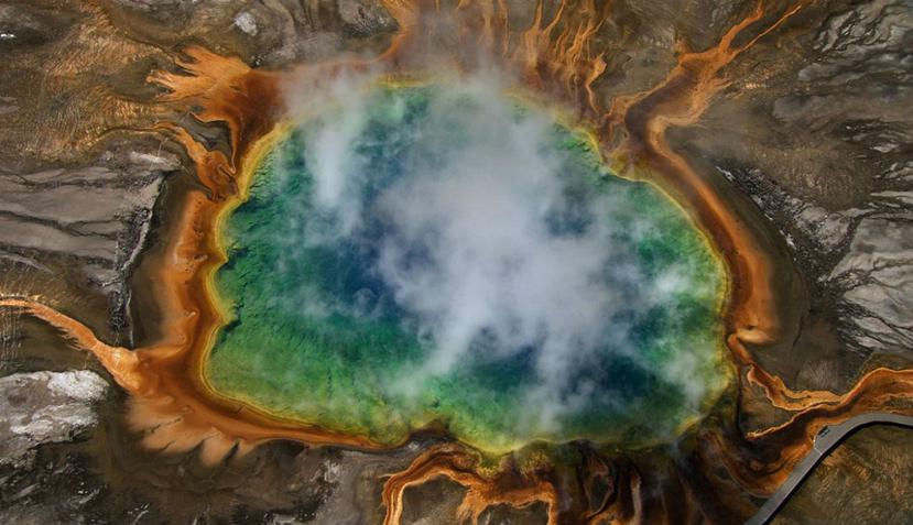 La llamada Grand Prismatic Spring de Yellowstone, es la mayor fuente de aguas termales de Estados Unidos. (EFE)