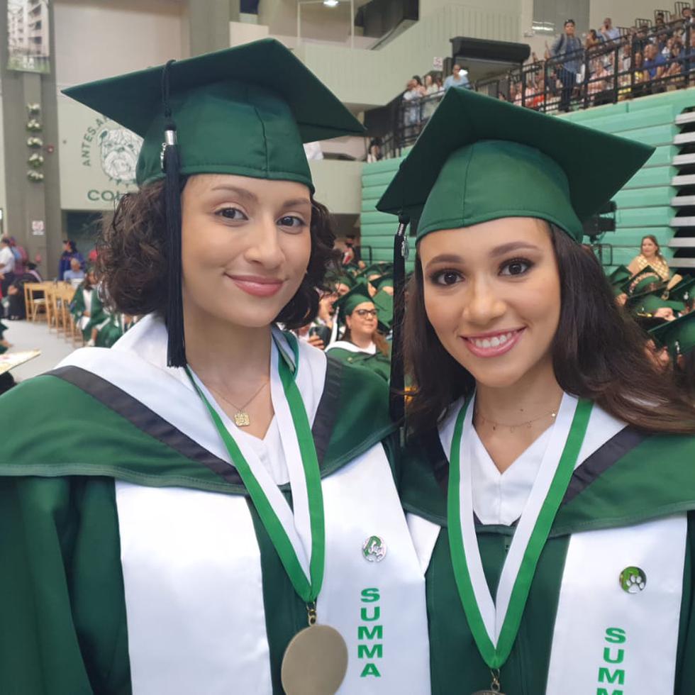 Las hermanas Andrea y Giuliana Conty Rodríguez, graduadas con promedio perfecto del RUM.